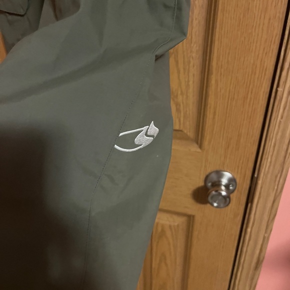 Waterproof snowboarding pants, used only a few times. - Picture 8 of 9